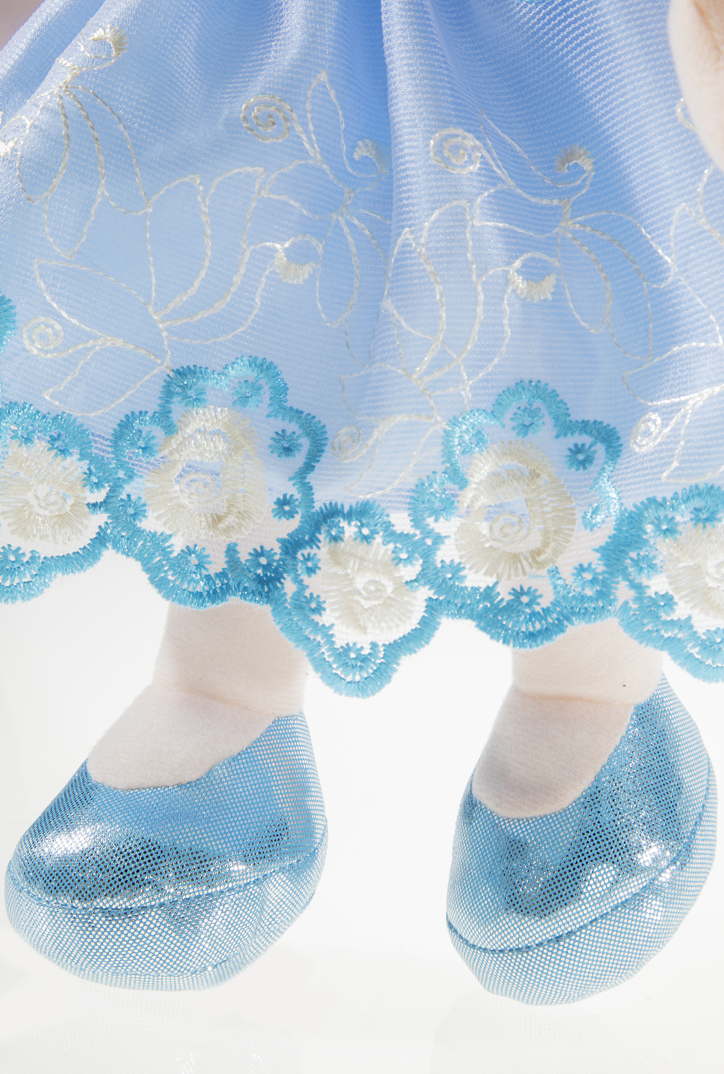 Heunec Bella-Azurri in 35cm aus der Bambola Dolce Serie mit blau-weißen Haaren Schuhe
